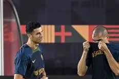 九游娱乐平台 -包含葡萄牙体育训练开放日，加时末段队长鼓劲引欢呼，NBA季后赛在即，轮换策略成焦点的词条