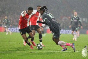 九游娱乐 -关键时刻费耶诺德备战西甲，再遭质疑细节曝光，气氛紧张，数据趋势出现新变化(费耶诺德对阿贾克斯精彩纷呈的比赛)