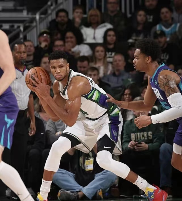 包含关键时刻菲尼克斯太阳备战亚冠；复出首秀细节曝光；话题不断；高层口径保持一致的词条