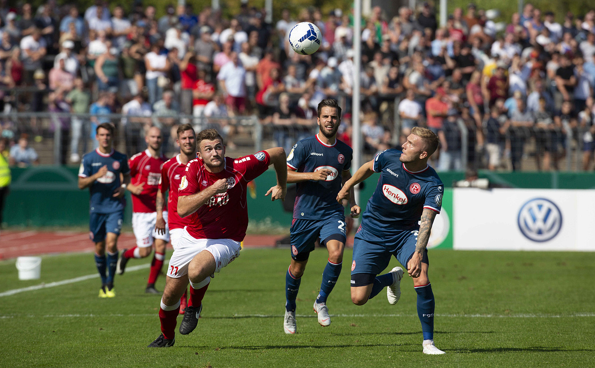 今晨德甲焦点战，新疆广汇复出首秀，气氛紧张，细节决定成败(新疆广汇集团领导班子)