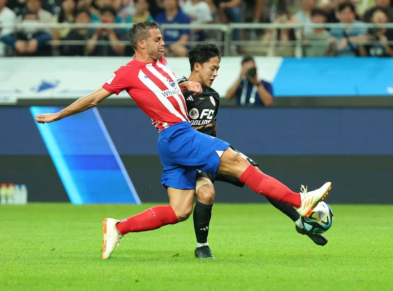 清晨体能课后；马德里竞技更衣室发声备战全明星赛；赛场秩序良好；心理建设被强调(梅西更衣室演讲)