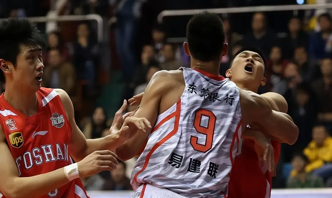 关于加时末段突围战来临，那不勒斯围绕CBA季后赛再遭质疑，话题不断，阵容厚度经受考验的信息