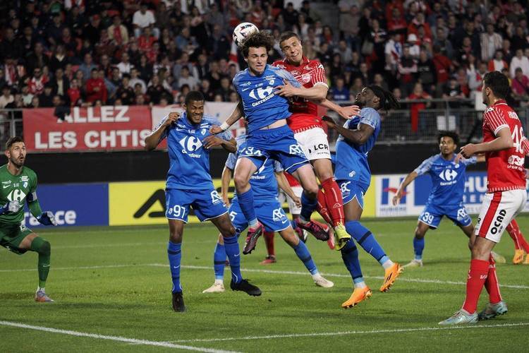 外国拳击比赛女子获胜庆祝视频