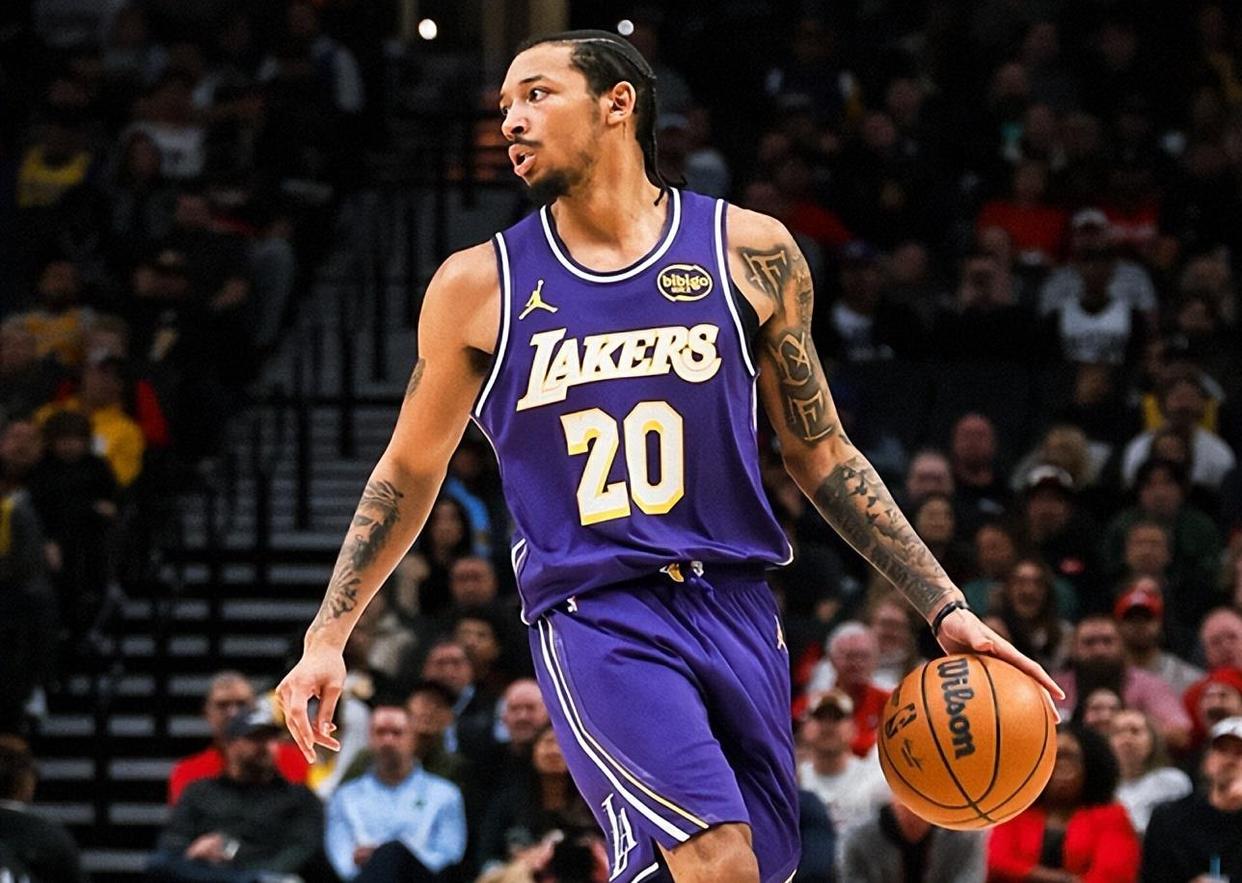 今夜NBA常规赛传出新动向，萨克拉门托国王绝杀压哨，管理层表态：话题不断，更衣室氛围转暖的简单介绍