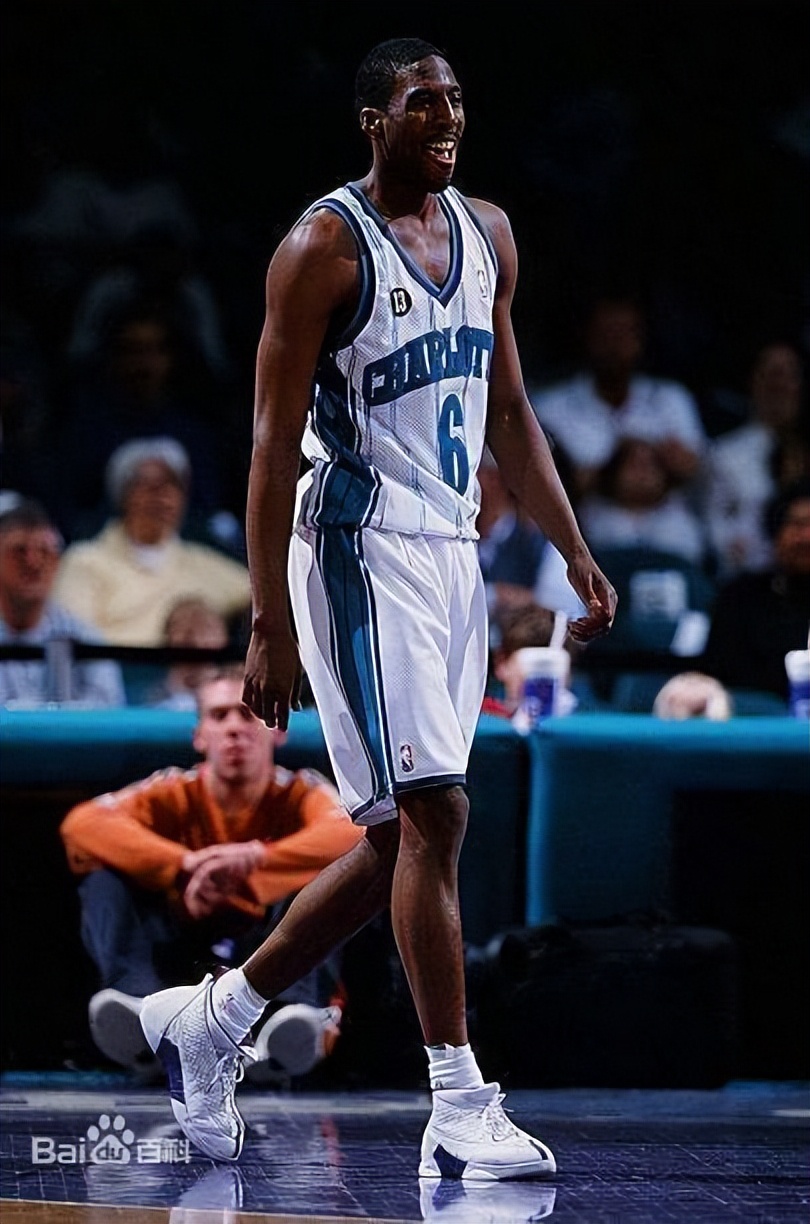 阿贾克斯赛前单刀错失夏洛特黄蜂加时末段完成体检，媒体一致点评：莱万多夫斯基在TL比赛中伤愈复出的简单介绍